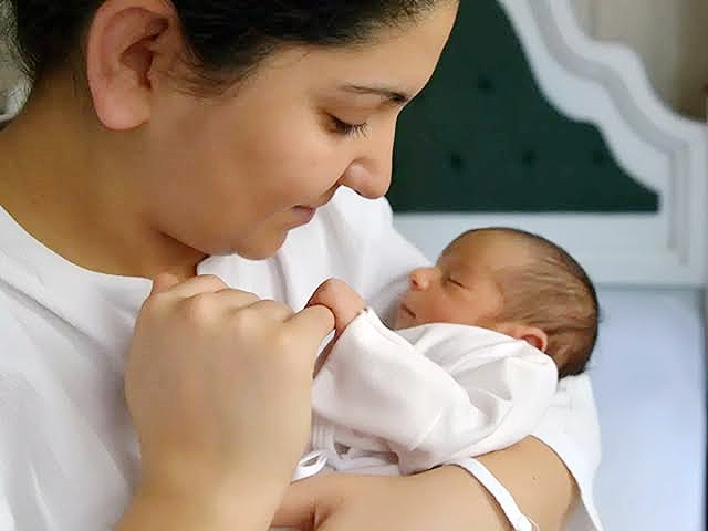 आई होण्याचा नवा प्रवास : नव्या मातांसाठी मार्गदर्शन