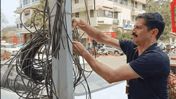 वीज कामगारांना जीवे मारण्याची धमकी; काशिनाथ शेट्ये यांनी केली पोलीस स्थानकात तक्रार