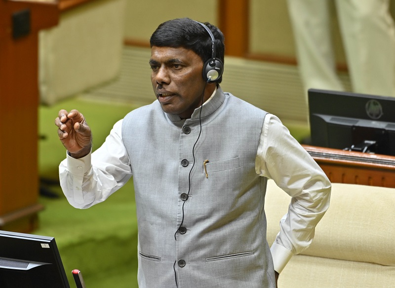 वन-म्हावळिंगे येथे आंतरराष्ट्रीय क्रिकेट स्टेडियम उभारण्याचा प्रस्ताव नाही