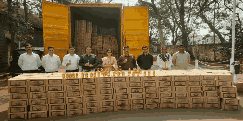 कोल्हापूरमध्ये 'गोवा बनावटीचा' १.१५ कोटींचा दारूसाठा जप्त