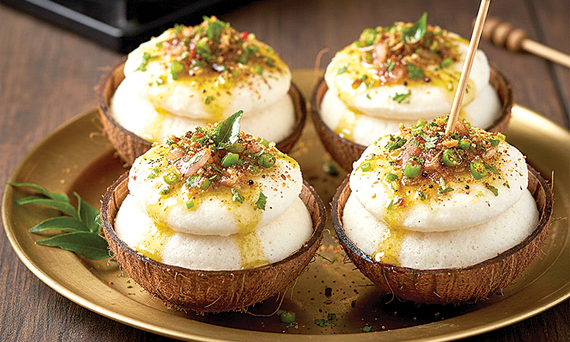 नारळ करवंटीतील  तूप मसाला इडली