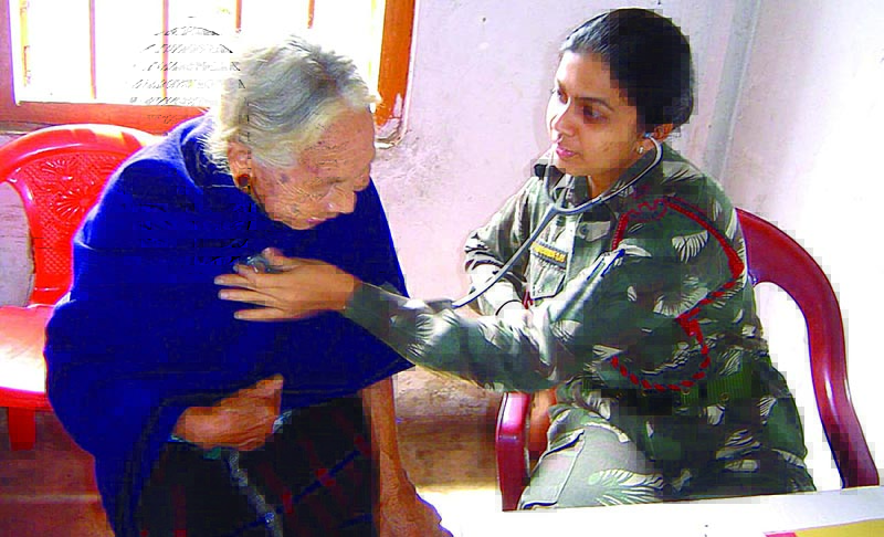 फौजी डॉक्टरचे सेवाभावी हात: मेजर डॉ. प्रभूदेसाई