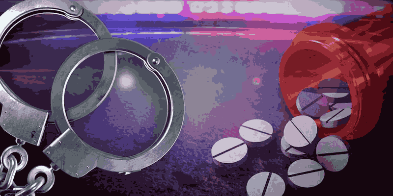 वार्का येथे फ्लॅटवर छापा; दोन लाखांच्या अमली पदार्थांसह दोघांना अटक