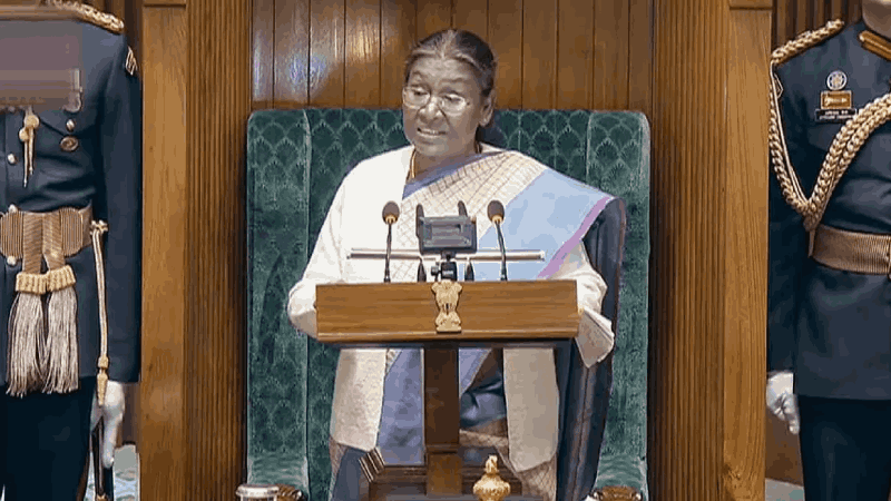 राष्ट्रपती द्रौपदी मुर्मू यांच्या अभिभाषणाने संसदेचे अर्थसंकल्पीय अधिवेशन सुरू