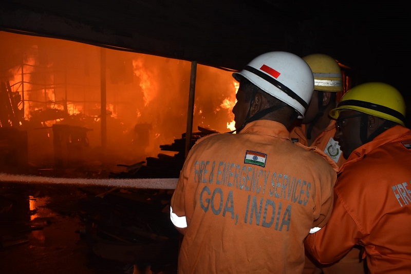 दवर्लीत सॉ मिलमध्ये आग लागून ५० लाखांचे नुकसान