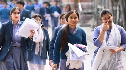 मुलींसाठी प्रत्येक जिल्ह्यात एक वसतिगृह