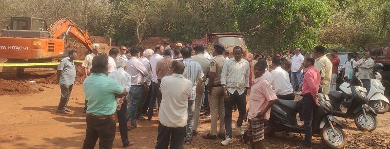 मिराबाग–सावर्डे येथे बंधाऱ्याचे काम स्थानिकांनी बंद पाडले