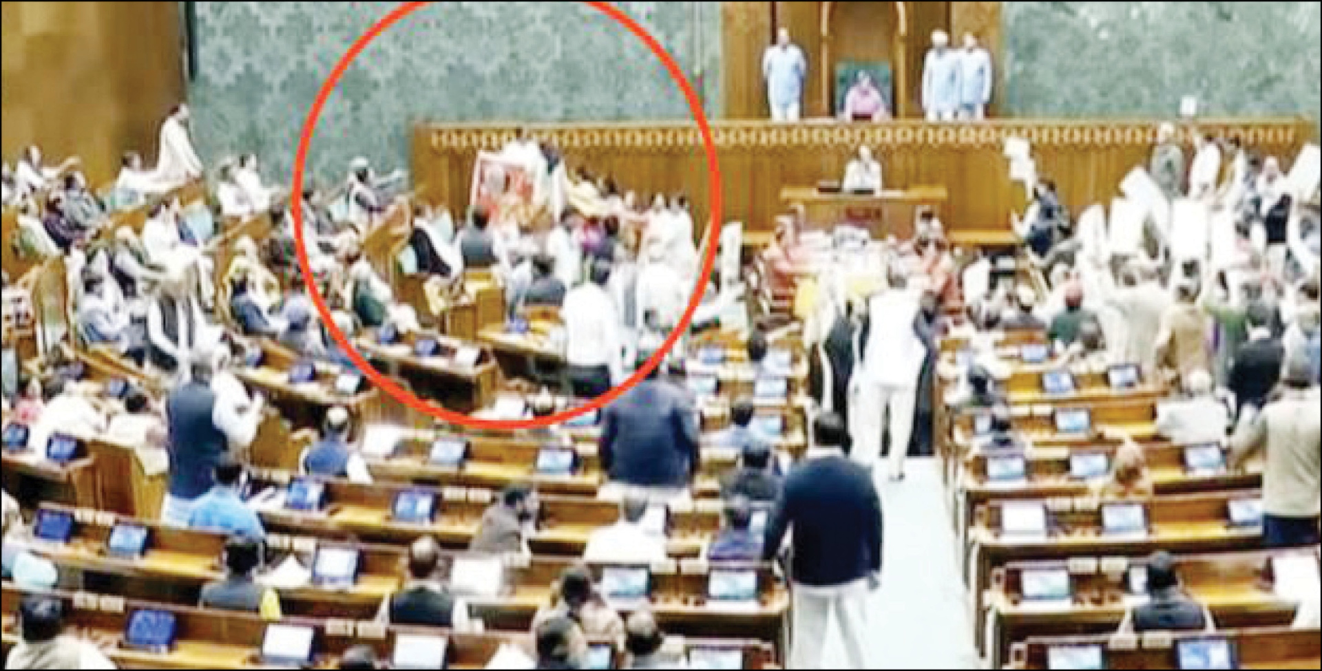 राजकीय आरोपांच्या धुरळ्यात संसद!