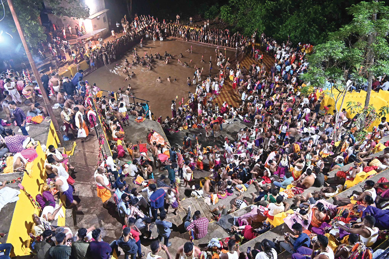 अग्निदिव्याचे प्रायश्चित घेणारी शिरगावची देवी लईराई