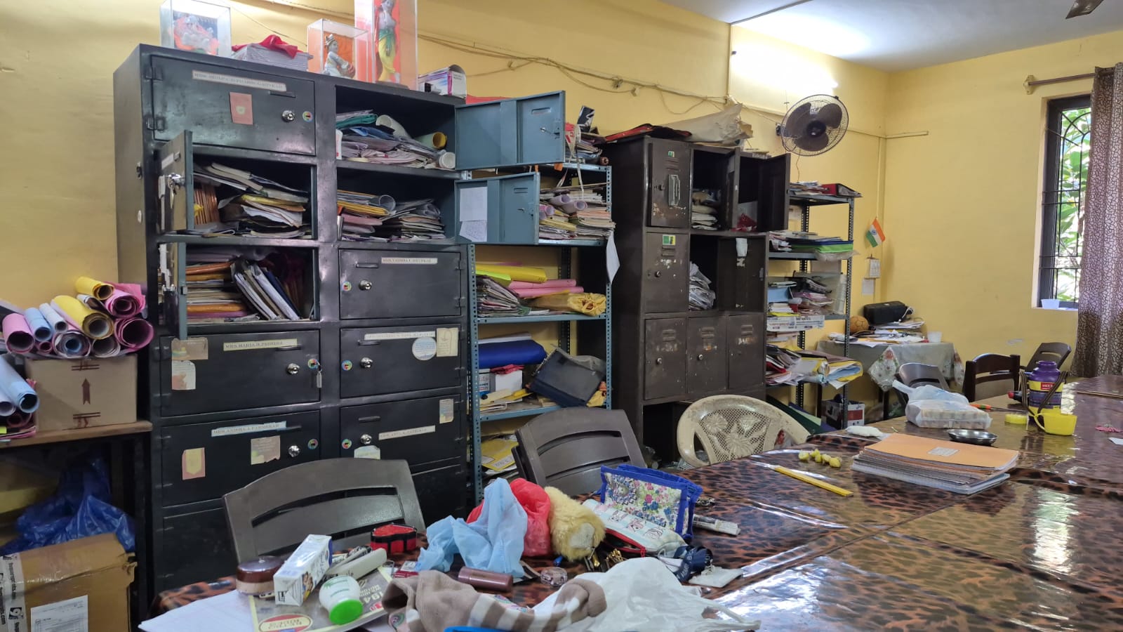 चोरांकडून दोन शाळांमधून लाखोंचा मुद्देमाल लंपास