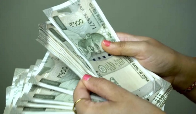 निवृत्त शिक्षकाच्या पीएफला विलंब, व्याजाची रक्कम मुख्याध्यापकाने द्यावी !