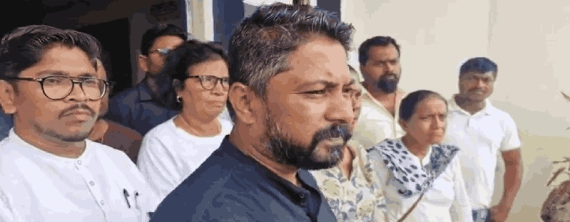 मंत्री राणेंच्या बंगल्यासमाेर आंदोलन करणाऱ्या नेत्यांची एक तास चौकशी