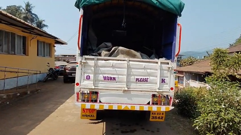 भाजीच्या पिकअपमधून गोमांसाची तस्करी; होंडा येथे ७५० किलो गोमांस जप्त