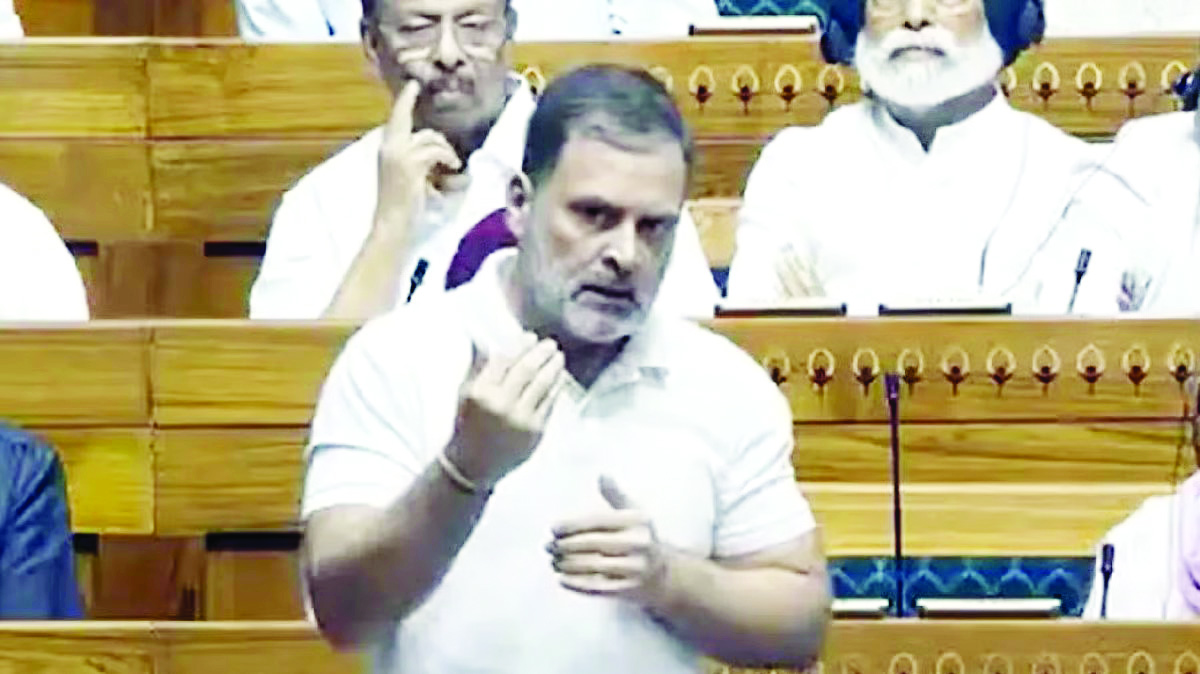 काँग्रेसचा शरणागतीचा इतिहास कसा विसरता!