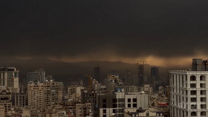 इराणचा श्वास गुदमरला; ‘काळ्या पावसा’मुळे परिस्थिती बिकट