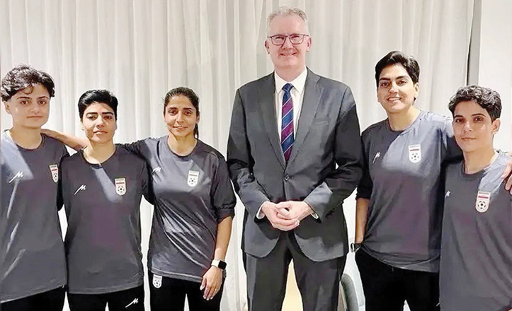 इराणच्या महिला फुटबॉलपटूंचा संघर्ष