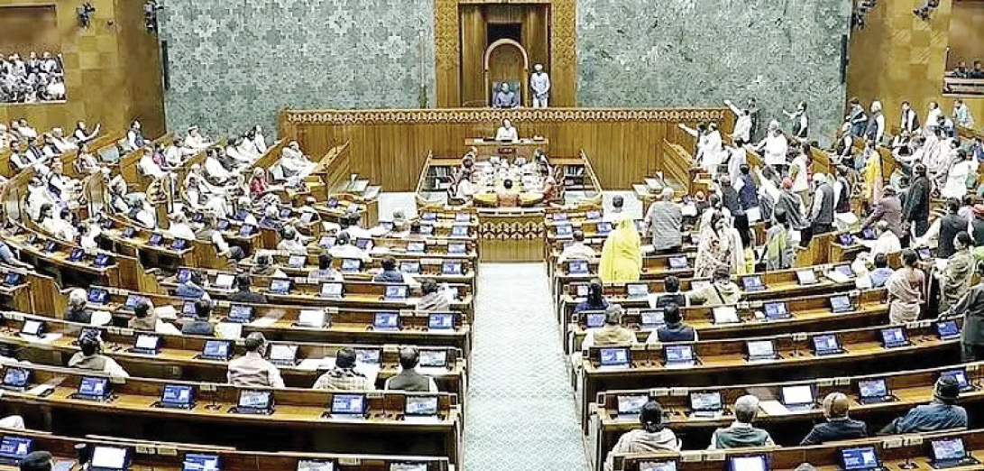 बहुमताच्या अहंकारात हरवलेला संसदीय संवाद