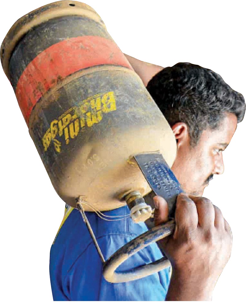 गॅस सिलिंडर टंचाई वाढण्याची भीती