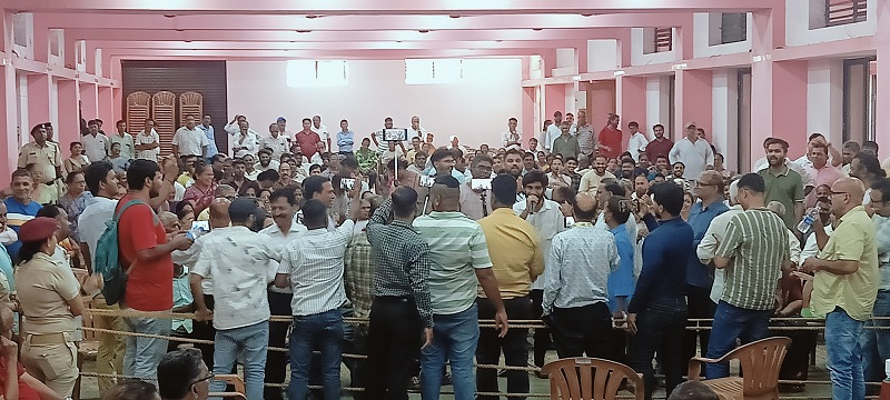 लोकांची दिशाभूल करणारे बंधारा ‘प्रेझेंटेशन’