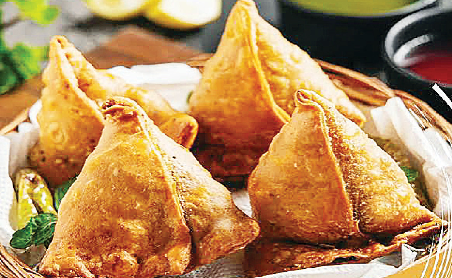 सिंहासनावर फक्त ‘समोसा’ विराजमान...!