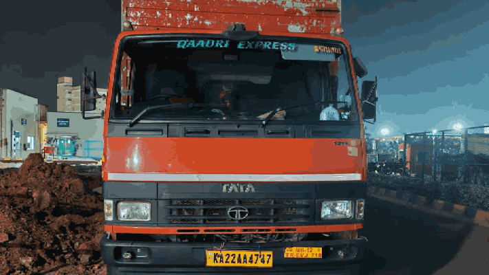 रात्रीस खेळ चाले; पेडणेत कर्नाटकच्या गाडीतून गुरांची तस्करी