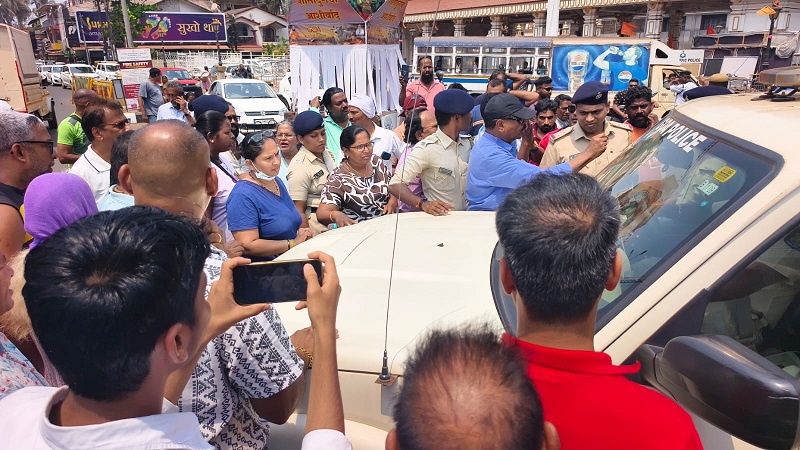 कळंगुटमध्ये गॅस सिलिंडर मिळवण्यासाठी आंदोलन