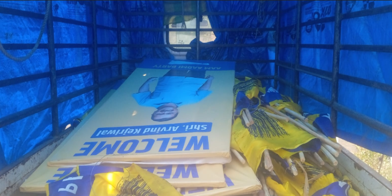 सार्वजनिक मालमत्तेचे विद्रुपीकरण करणाऱ्या अनधिकृत बॅनर्सवर प्रशासनाचा हातोडा