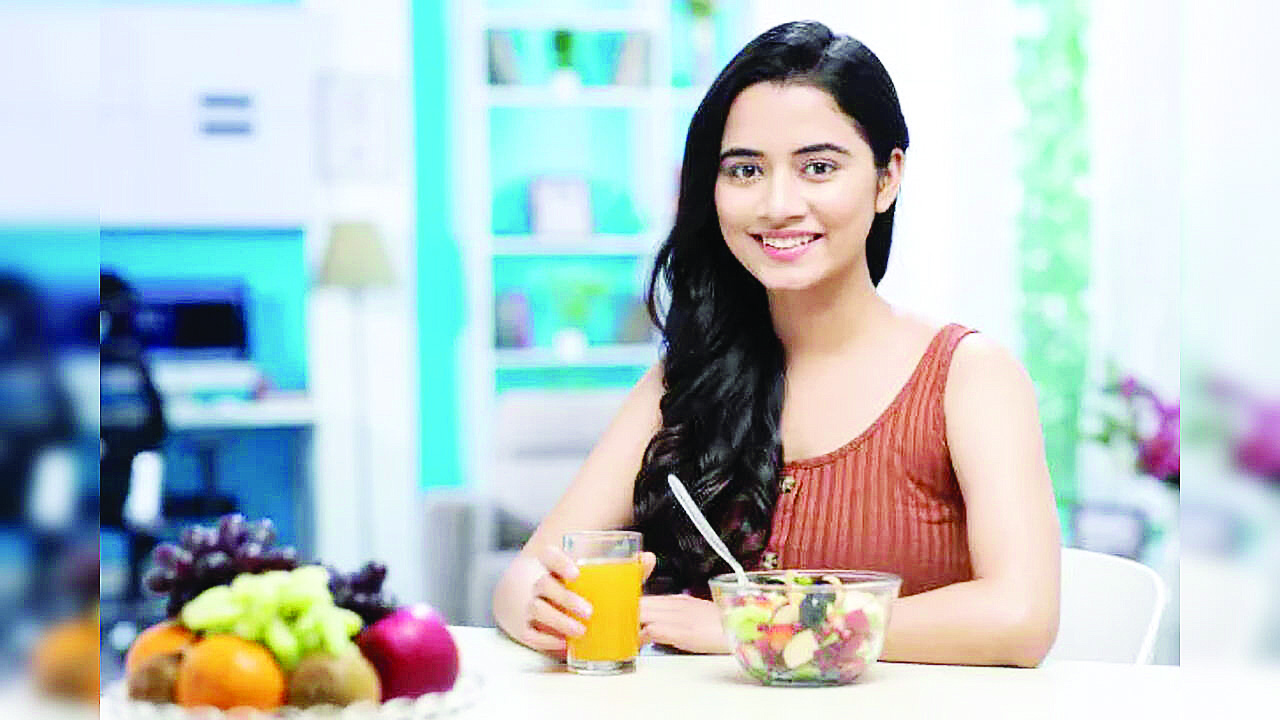 आपण डाएटिंगला आरोग्यदायी  खाणे समजत आहोत का?