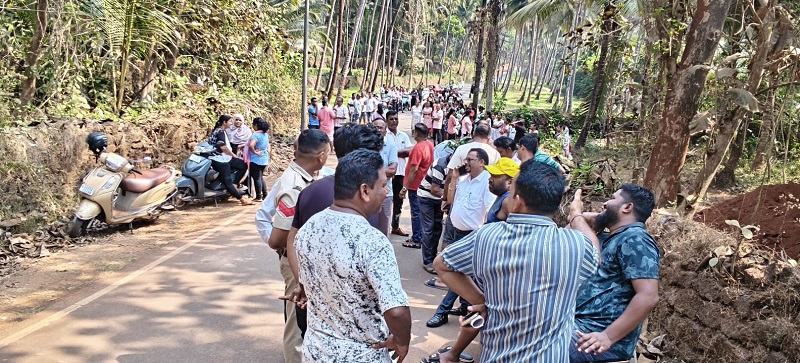 तारीमळ-सांगे येथे सर्व्हिस रोड नसल्यामुळे पुलाचे बांधकाम रोखले