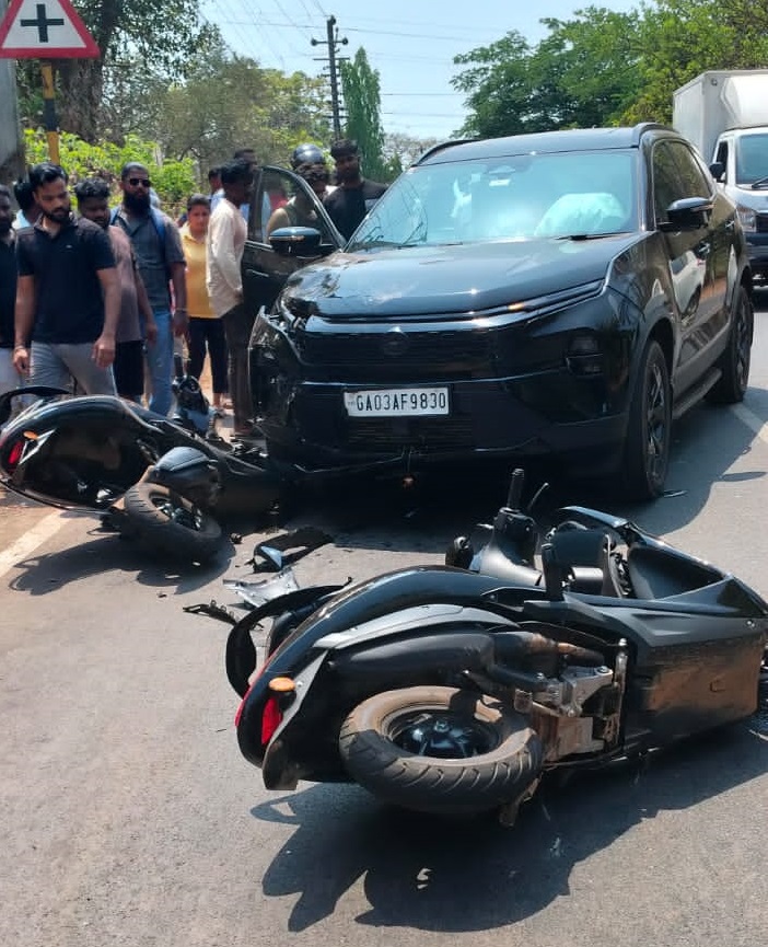 थिवी येथे मद्यधुंद कारचालकाने दोन दुचाकीस्वारांना उडवले