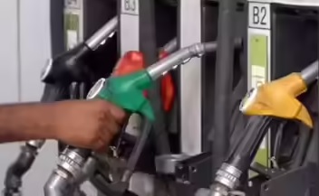 व्यावसायिक डिझेल दरवाढीचा कदंब, ट्रॉलरधारकांना फटका