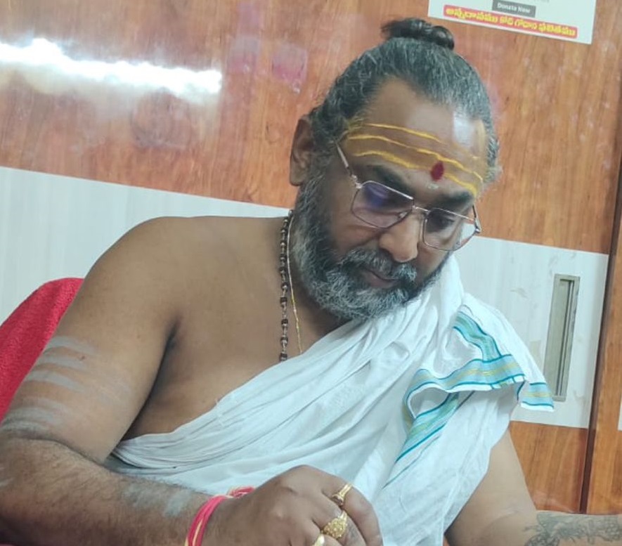 गोव्यात ६.६९ कोटींचा गंडा घालून तेलंगणात देत होता गंडे-दोरे