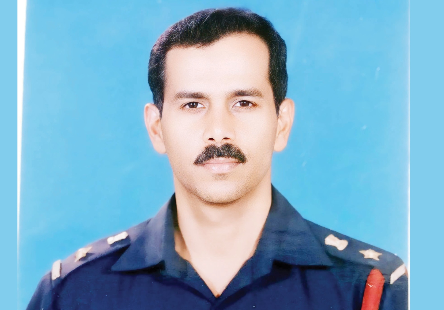 खाकी वर्दीतील दंतवैद्य:  लेफ्टनंट कर्नल डॉ. पराग प्रभुदेसाईंचा गौरवशाली प्रवास