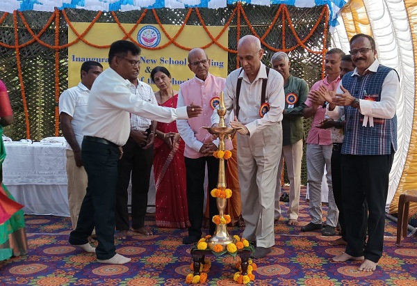 सरकारी नोकरीवर अवलंबून न राहता व्यवसायातून समाजासाठी योगदान द्या!