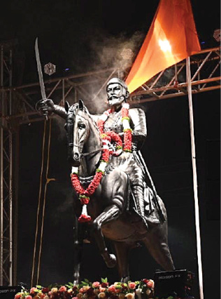 पुतळे उभारण्यापेक्षा ‘विचार’ अभ्यासा !