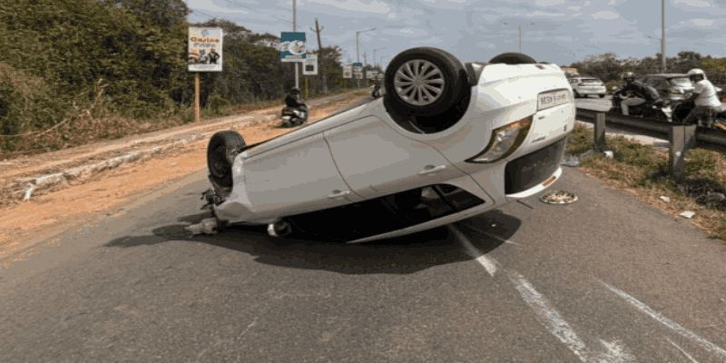 मेरशी येथील महामार्गावर कार उलटून अपघात; सुदैवाने जीवितहानी टळली