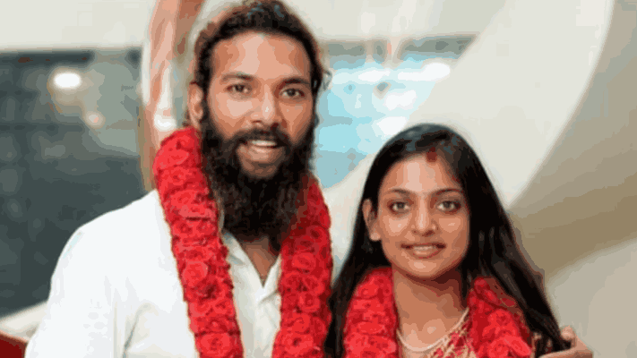 महाकुंभातील ‘व्हायरल गर्ल’  मोनालिसाचे लग्न अडचणीत; पती फरमानविरुद्ध पॉक्सो अंतर्गत गुन्हा