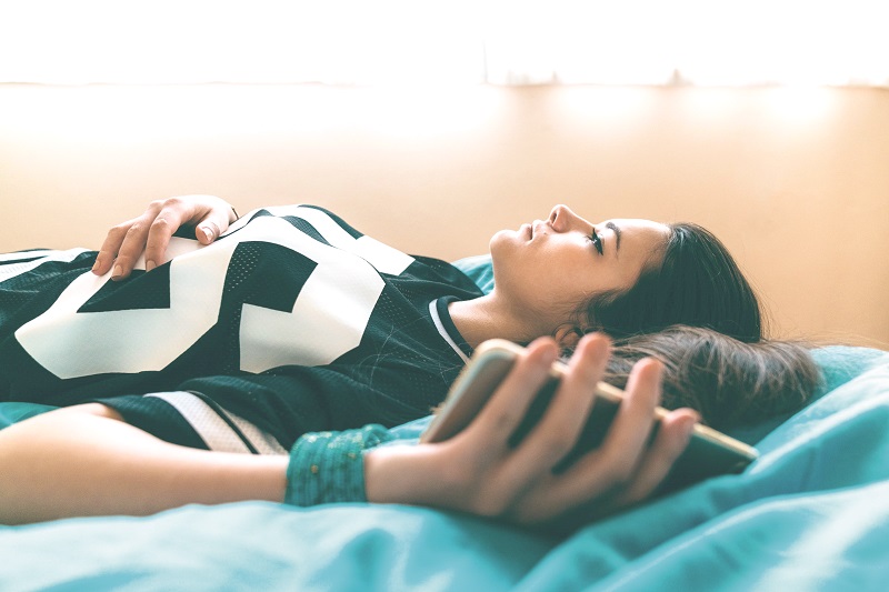 “कोणीच मला समजत नाही”  मुलींमधील किशोरवयीन मनाची अवस्था