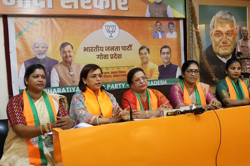 महिला आमदारांना मंत्रिमंडळात स्थान द्या