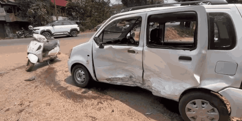 कुडचडे-सावर्डे रस्त्यावर अपघातप्रवण क्षेत्रात दोन चारचाकी वाहनांची धडक; एकजण गंभीर
