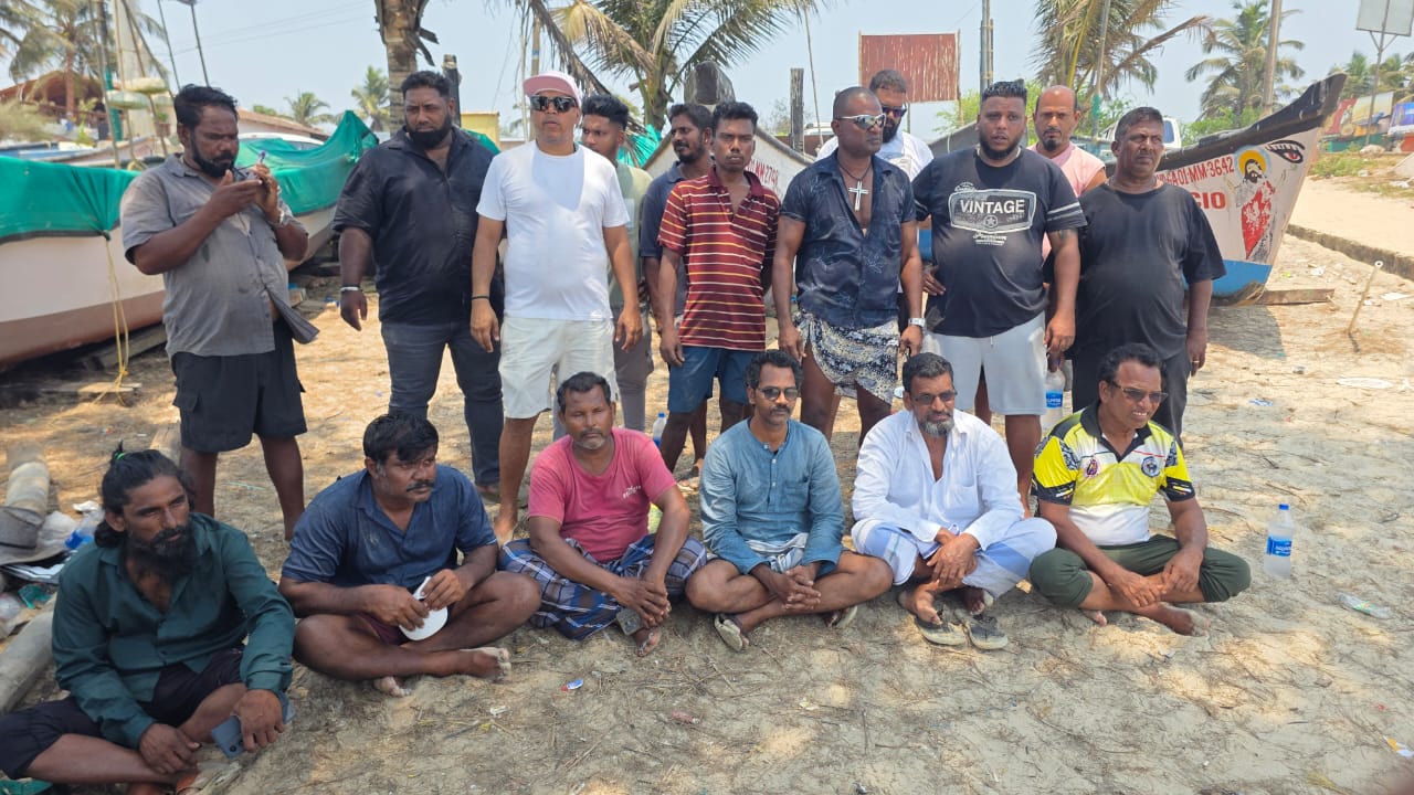 स्थानिक मच्छिमारांनीच पकडल्या कर्नाटकातील ६ मच्छिमारी बोटी