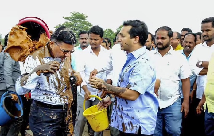 महाराष्ट्र सरकारमधील मंत्री नितेश राणेंना एक महिन्याचा कारावास