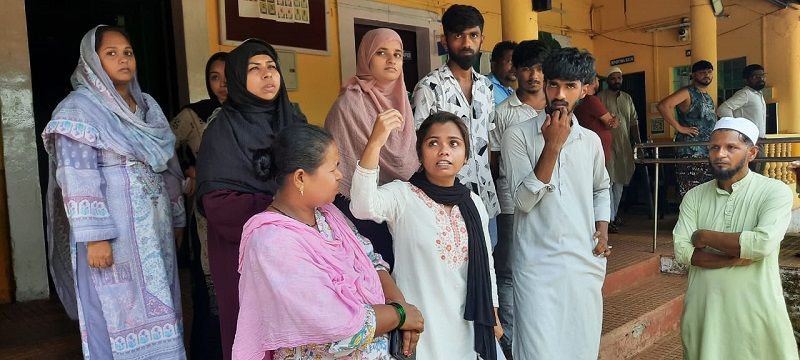 पोलीस कर्मचाऱ्यांना निलंबित न केल्यास मंगळवारी पोलीस स्थानकात बेमुदत आंदोलन