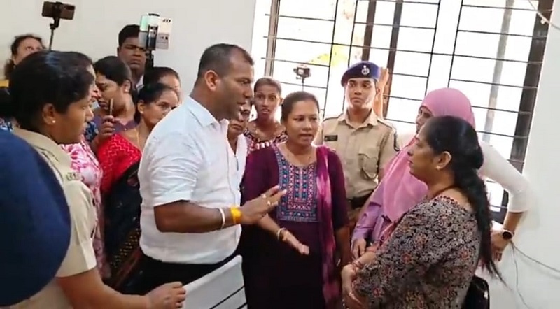 प्रकल्पाला नोटीस बजावण्याचे सोडून कारापूर उपसरपंचांचा राजीनामा