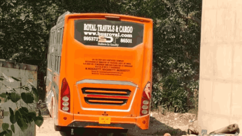 दिल्लीत बसमध्ये महिलेवर सामूहिक बलात्कार; चालक, वाहकाला अटक