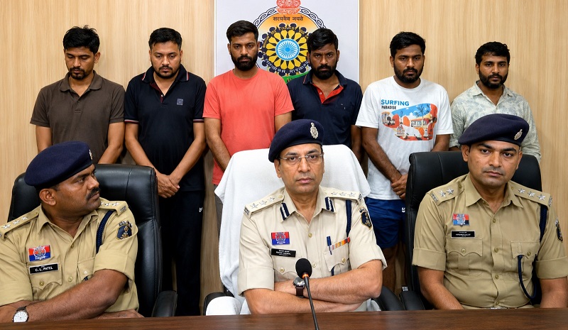 ‘लाईव्ह’ प्रक्षेपणाच्या ७ सेकंद आधी देत होते क्रिकेट सामन्याची माहिती