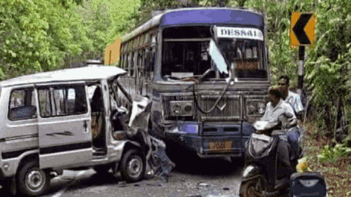 करमलघाट-काणकोण येथे बस-ओम्नी कारमध्ये अपघात : तिघे जखमी; एकाची प्रकृती गंभीर