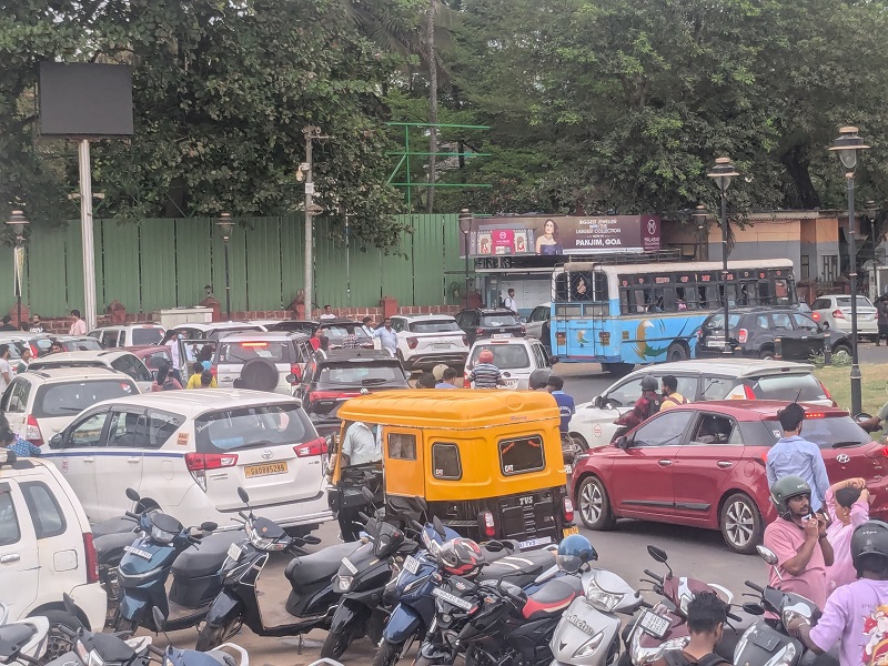 पणजीतील वाहतूक कोंडीत भर