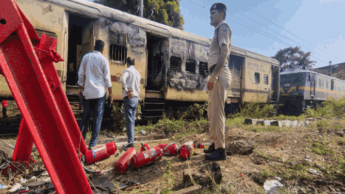 मडगावात पार्क केलेल्या रेल्वे डब्याला आग; घातपाताचा संशय