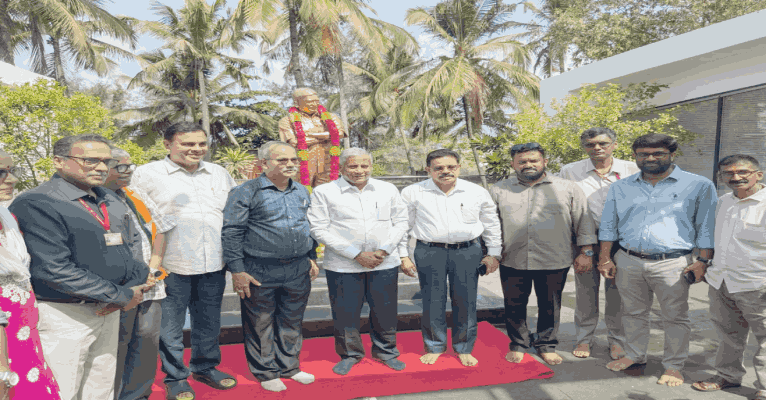 स्व. पर्रीकरांचे कार्य देशवासियांना प्रेरणा देत राहणार : रेल्वे राज्यमंत्री व्ही. सोमण्णा